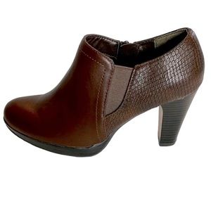 Rialto stacked heel fashion booties chocolate brown textured size 6M